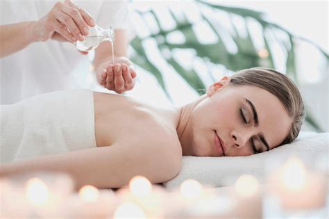 Massage sensuel complet du corps Massage érotique Languidique